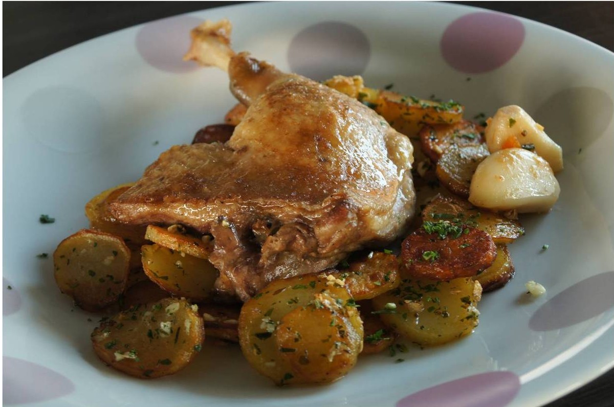 Confit de canard et PDt Sarladaises